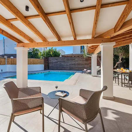 Villa Ana To Rent In By Js *